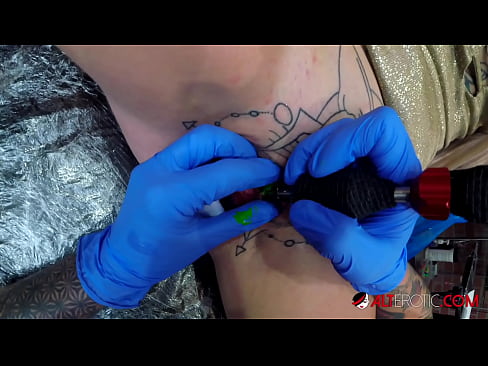 ❤️ Extreem getatoeëerde hottie Sully Savage kreeg een tatoeage op haar clitoris ❤ Harde porno at us nl.f150pulse.top ❌